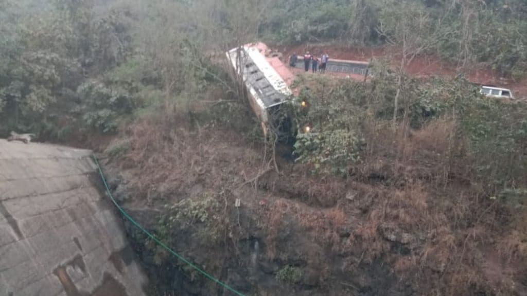 Dabhol - Mumbai ST bus skidded off road and overturned at Chinchali Dam