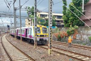 Mumbai tuesday 28th january central railway harbour railway Trains delayed