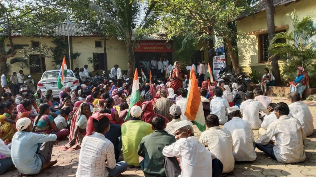 Elgar Sanghatanas march in Trimbak for houses