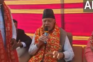 Farooq Abdullah sings bhajan