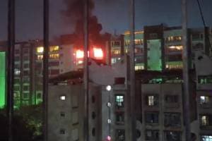 Massive fire breaks out in 13 floor building in Andheri Mumbai