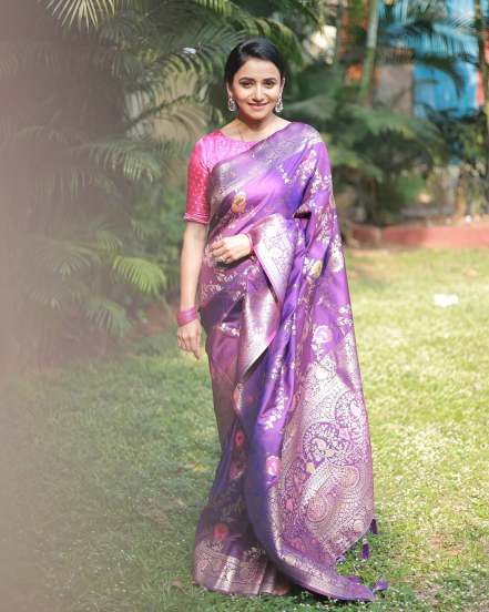 Jui Gadkari Purple Saree Look