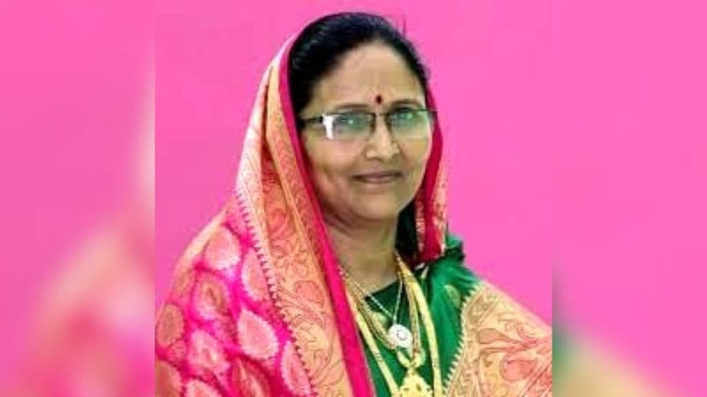 Humiliating behaviour in Uddhav Thackeray group Jalgaon district womens organizer Mahananda Patil alleges