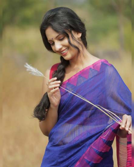 Makar Sankranti 2025 Black Saree Look