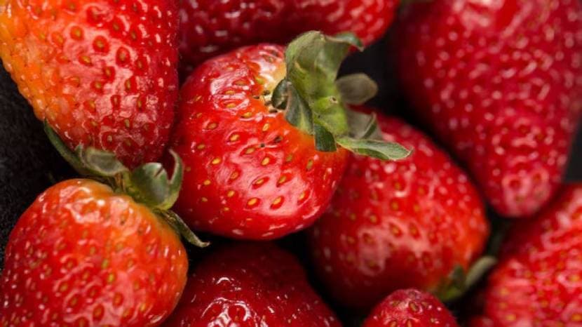 How To Identify Fresh Strawberries