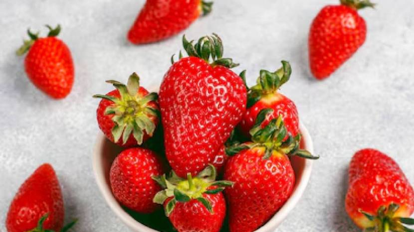 How To Identify Fresh Strawberries