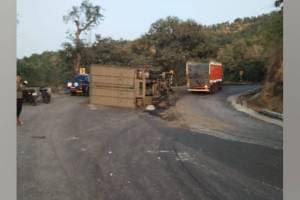 thane accident on old Kasara Ghat on Mumbai Nashik highway containers overturned