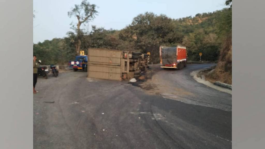 thane accident on old Kasara Ghat on Mumbai Nashik highway containers overturned