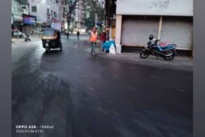 Oil spilled on Thanes Naupada road caused five bikes to slip