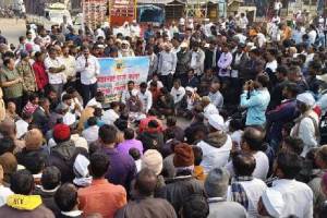 Farmers halted auctions in Lasalgaon demanding immediate cancellation of onion export duty