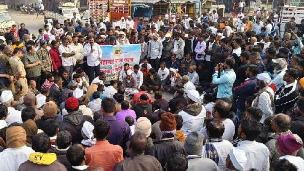 Farmers halted auctions in Lasalgaon demanding immediate cancellation of onion export duty