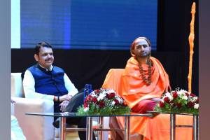 In presence of cm devendra fadnavis Shri Abhinav Shankar Bharti Mahaswami preached non vegetarianism