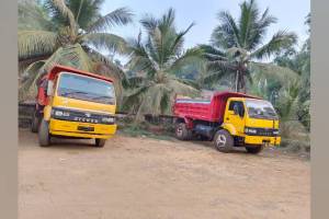 attempt to put a dumper on the head of Naib Tahsildar was unsuccessful.