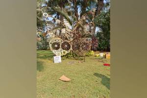 Thane Municipality has created attractive works of art by recycling waste.