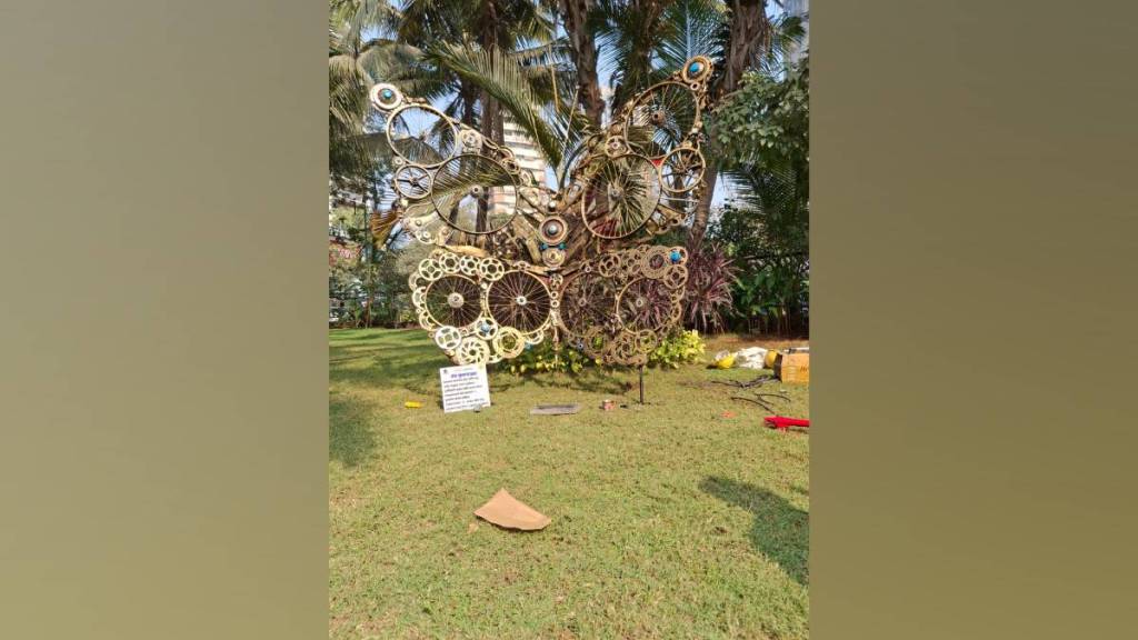 Thane Municipality has created attractive works of art by recycling waste.