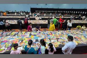 Reading-loving citizens who participated in the book donation program.