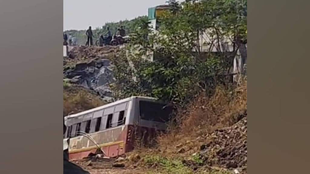 35 people injured in an accident where st bus fell from bridge near Tandulwadi