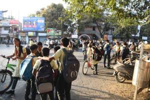 Gajanan Vidyalaya located in busy Nabi Subhedar Layout Chowk poses accident risk to students