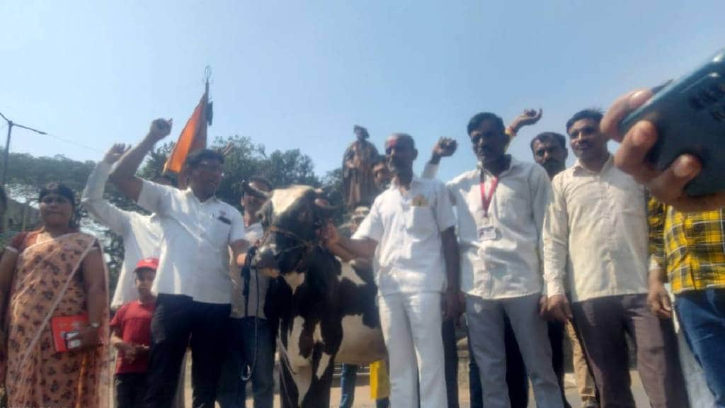 march held demanding permanent Rs 7 subsidy and a price of Rs 40 per liter for cows milk