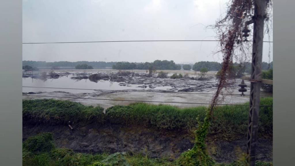 order prohibits illegal sand mining within 600 meters of thane and kalyan railway tracks until March 14