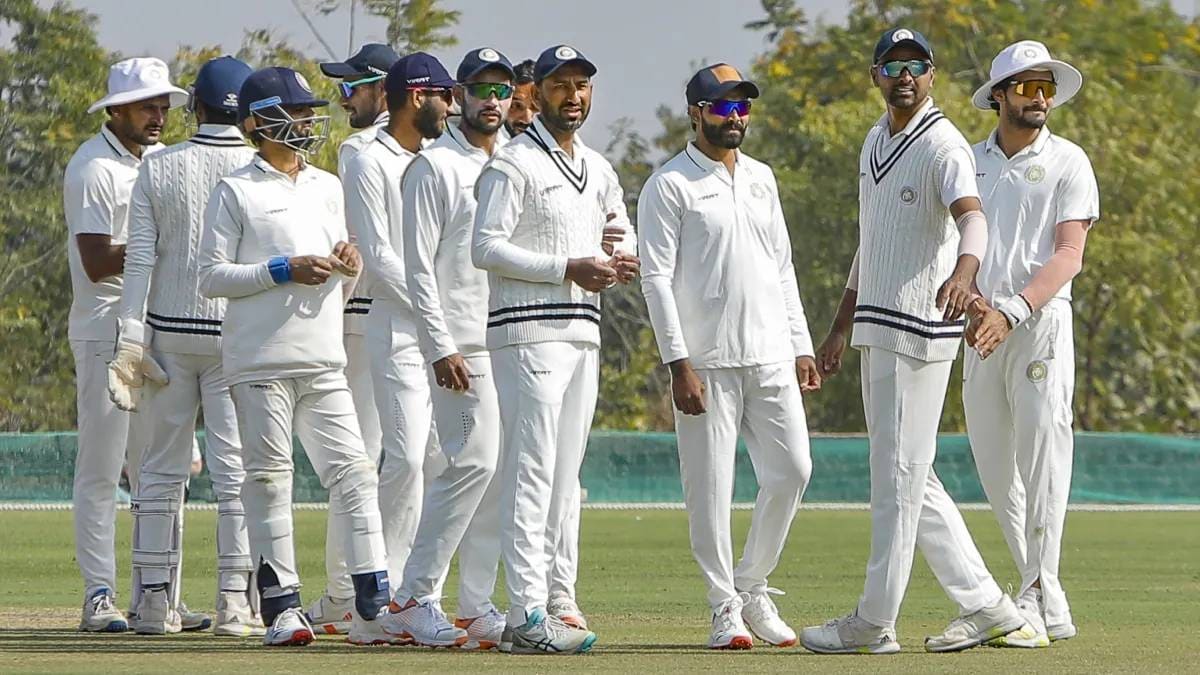 Ranji Trophy 2025 : जडेजाच्या शानदार गोलंदाजीच्या जोरावर सौराष्ट्राने पंतच्या दिल्लीचा १० विकेट्सनी उडवला धुव्वा