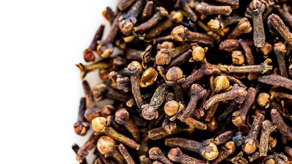 What Happens To Your Body When You Eat A Clove Daily?