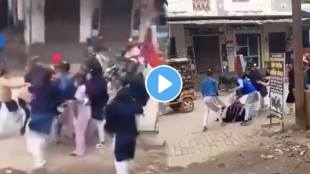 Shocking video girls in up baghpat fight over boyfriend on Road thrilling video went viral