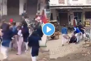 Shocking video girls in up baghpat fight over boyfriend on Road thrilling video went viral