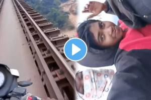 Jharkhand shocking viral video of dangerous stunt for reels rides triple seat on railway bridge over river