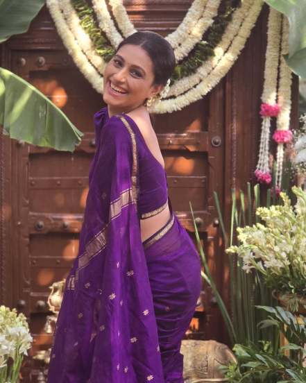 Reshma Shinde Purple Saree Look