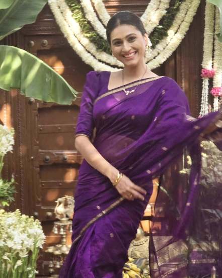 Reshma Shinde Purple Saree Look