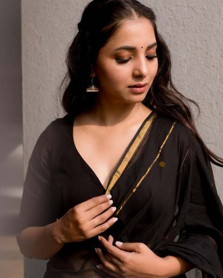 Sayali sanjeev makar sankrant look, sayali sanjeev in black saree