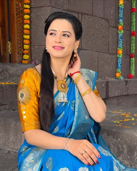 Prajakta Gaikwad marathi look, Prajakta Gaikwad Saree look,