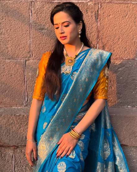 Prajakta Gaikwad marathi look, Prajakta Gaikwad Saree look,