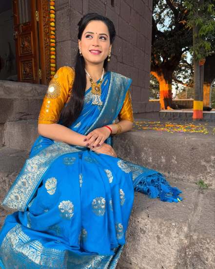 Prajakta Gaikwad marathi look, Prajakta Gaikwad Saree look,