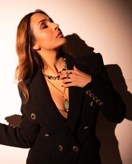 malaika arora looks sexy in blazer