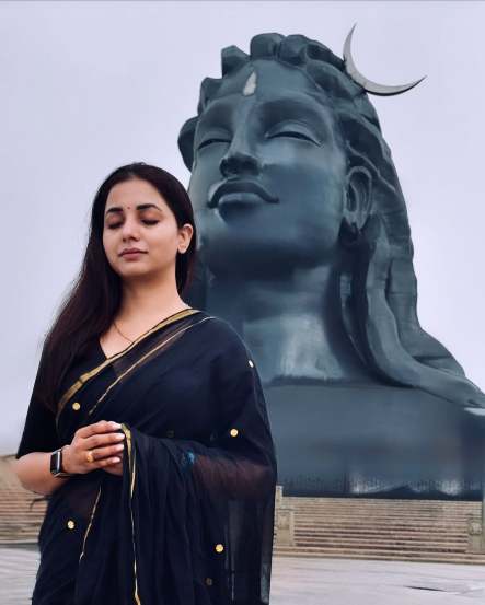 Marathi actress sayali Sanjeev Visited sadhguru ashram and Adiyogi Shiva statue