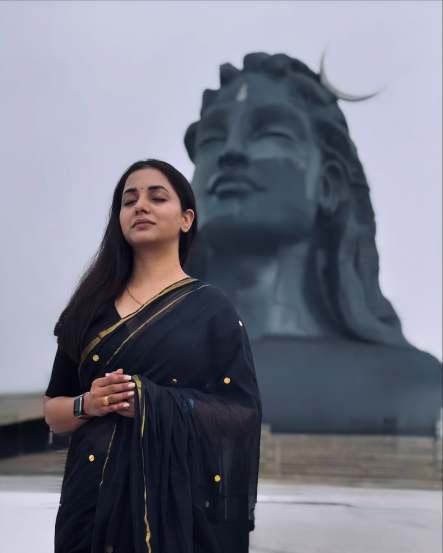 Marathi actress sayali Sanjeev Visited sadhguru ashram and Adiyogi Shiva statue