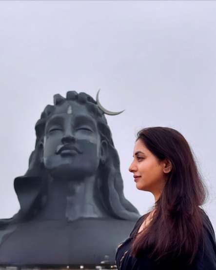 Marathi actress sayali Sanjeev Visited sadhguru ashram and Adiyogi Shiva statue