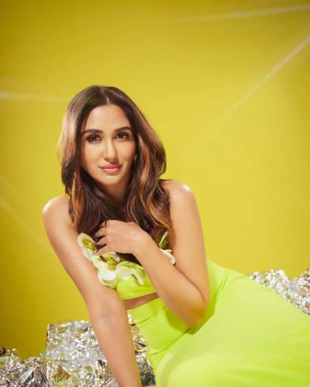 kabir singh movie fame actress nikita dutta in lemon colour dress