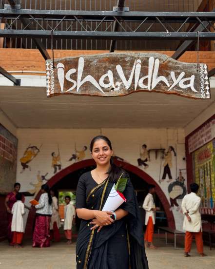 Marathi actress sayali Sanjeev Visited sadhguru ashram and Adiyogi Shiva statue