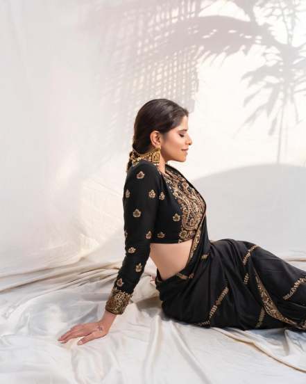  Sai tamhankar in black saree, marathi actress sai tamhankar photoshoot,