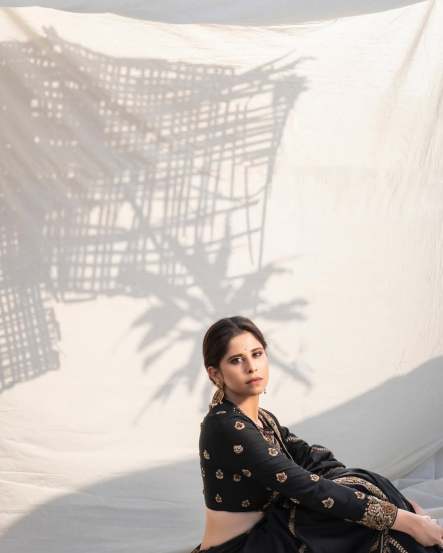  Sai tamhankar in black saree, marathi actress sai tamhankar photoshoot,