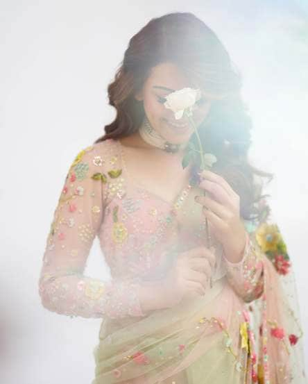 Hansika Motwani gorgeous look in beautiful saree