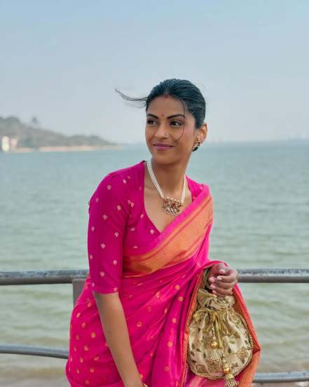 Premachi Goshta Fame swarda thigale pink saree look