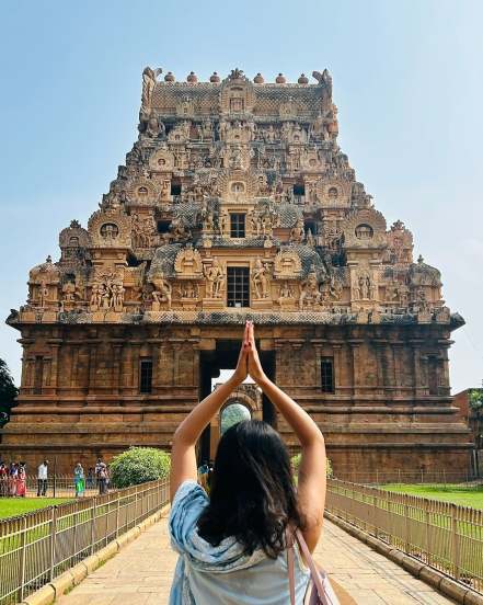 Shriya Pilgaonkar visited thanjavur big temple Brihadeeswara Temple thanjavur tamil nadu
