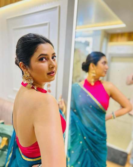 prajakta mali In Peacock color saree