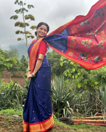 Shivali Parab Golden Saree Look