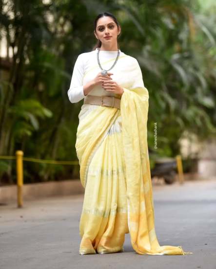 Shruti Marathe Yellow Saree Look