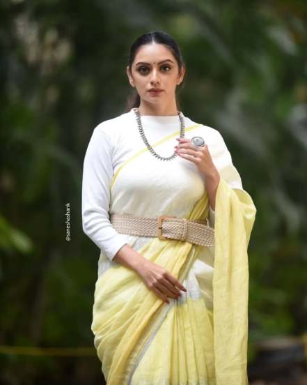 Shruti Marathe Yellow Saree Look